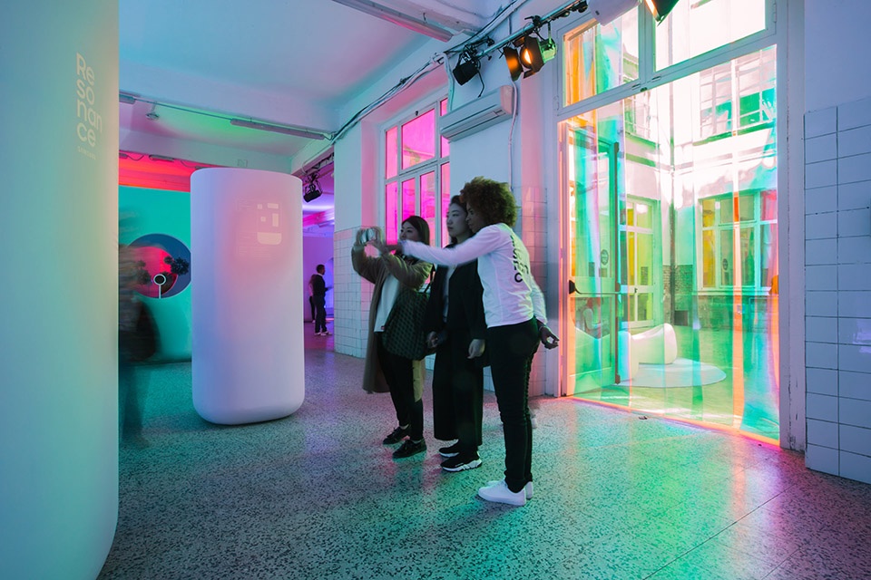 resonance installation by vave studio cheil worldwide