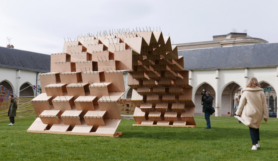 the accordion arch by atelier yokyok