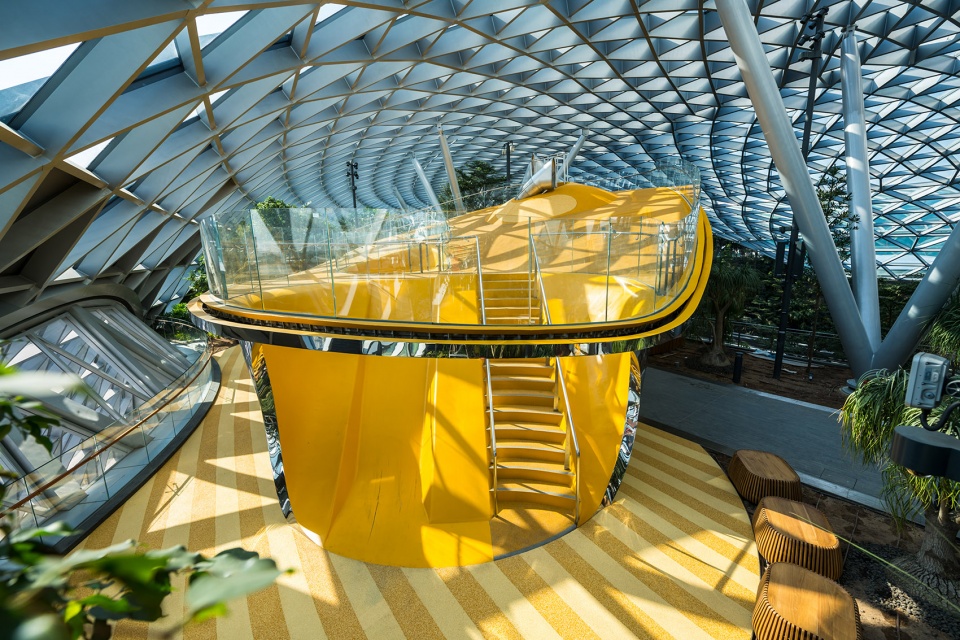 the discovery slides at jewel changi airport complex by carve playpoint