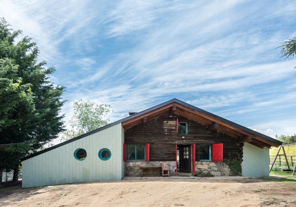 the young old house by enrique espinosa and lys villalba