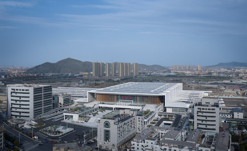 hangzhous southern railway station china by gmp