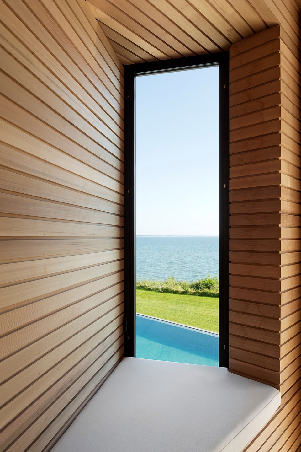 peconic house by mapos