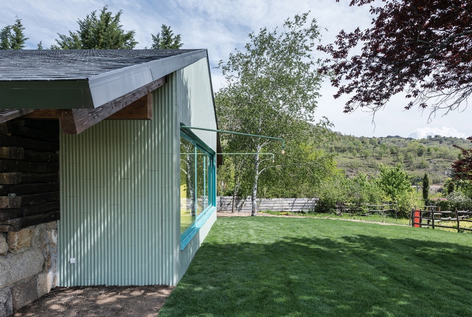 the young old house by enrique espinosa and lys villalba