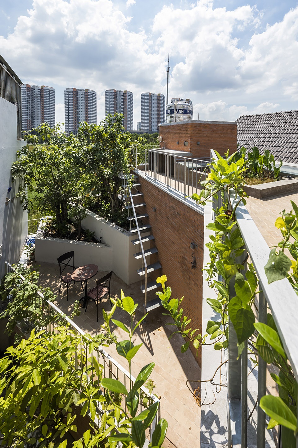 ha house by vtn architects
