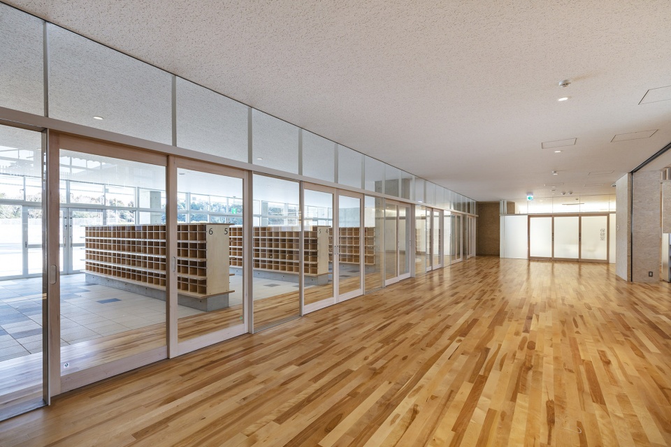 hokota south primary school by mikami architects