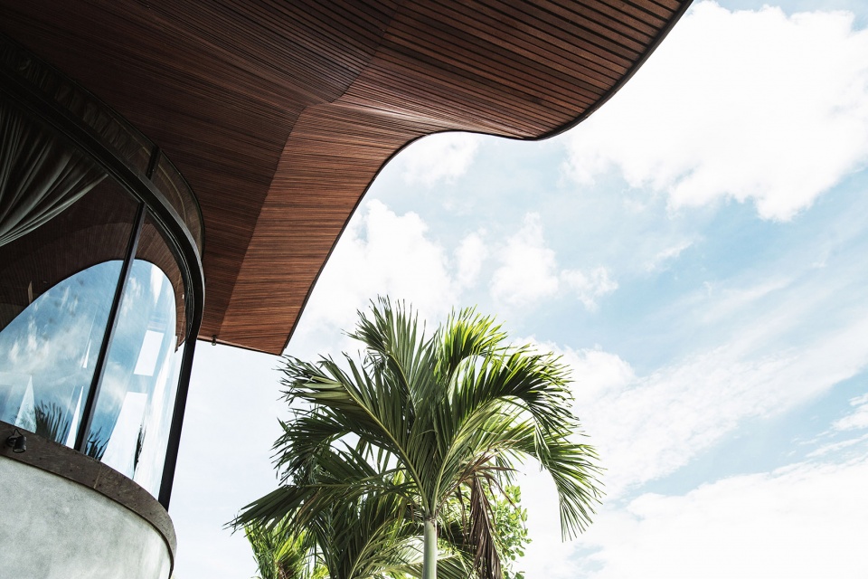 house o by alexis dornier