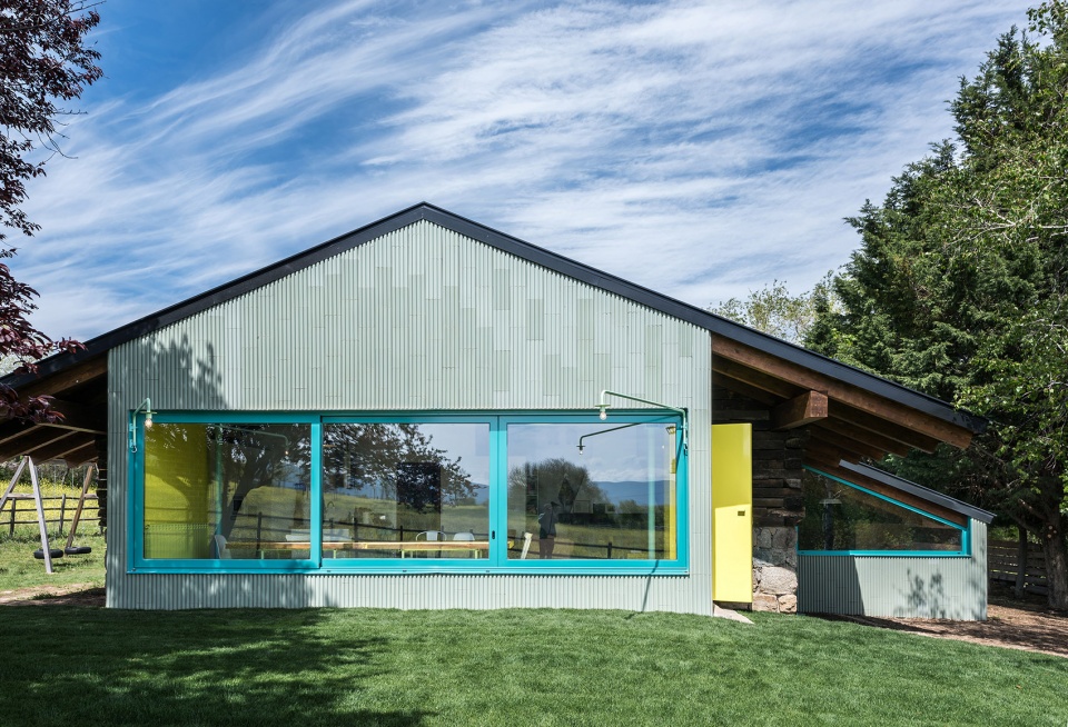 the young old house by enrique espinosa and lys villalba