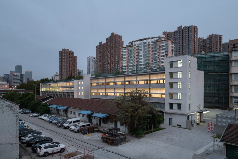 warehouse renovation in jingan shanghai by genarchitects