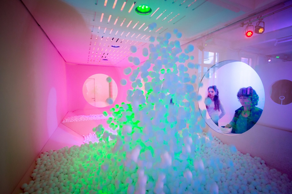 resonance installation by vave studio cheil worldwide