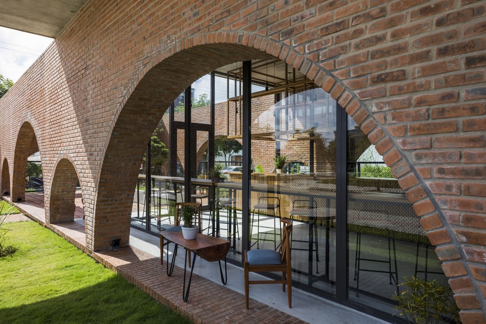 cuckoo house by tropical space