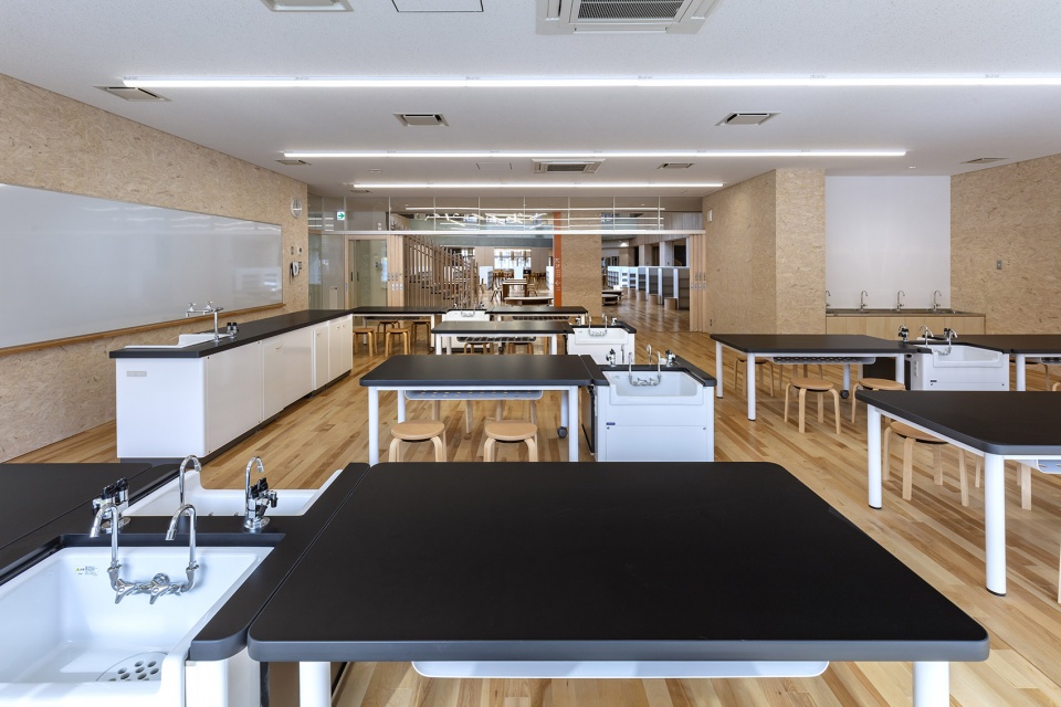 hokota south primary school by mikami architects