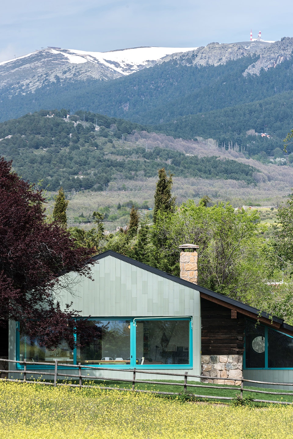 the young old house by enrique espinosa and lys villalba