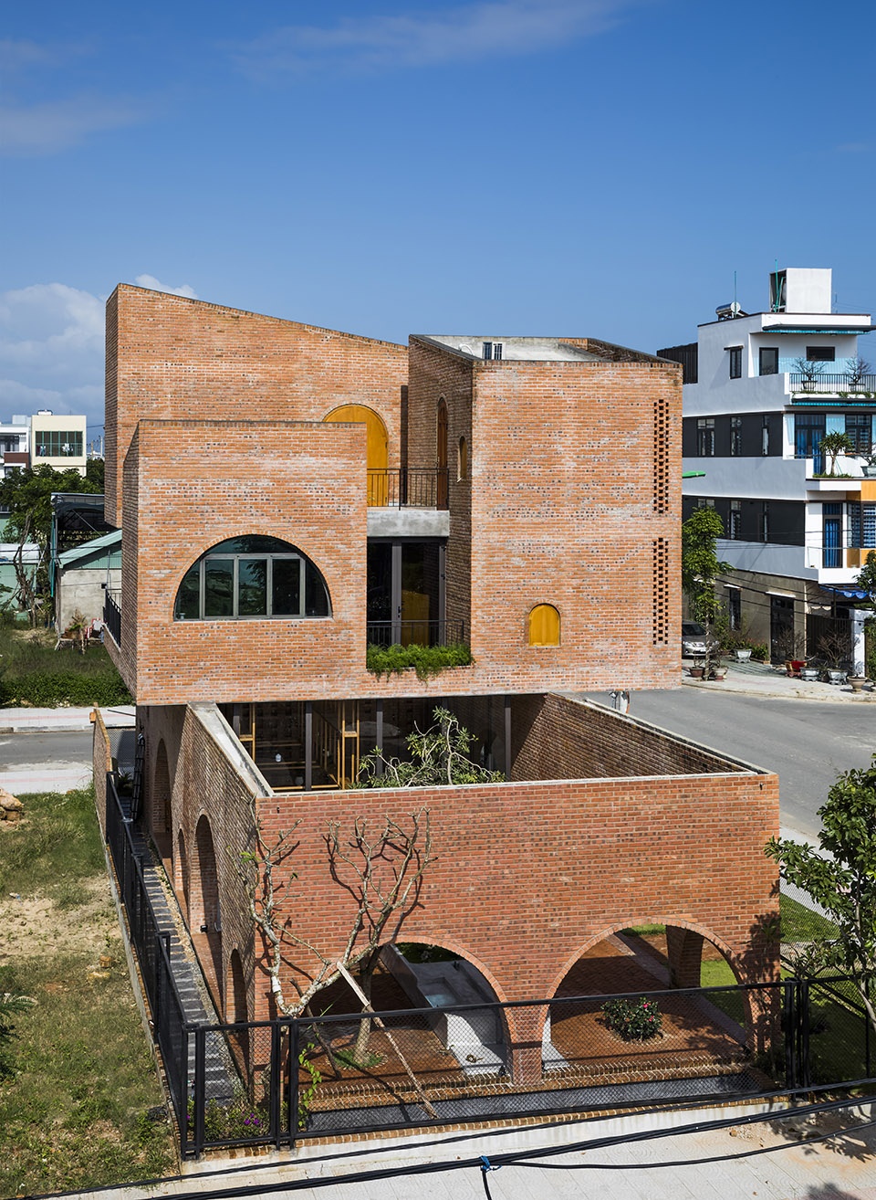 cuckoo house by tropical space