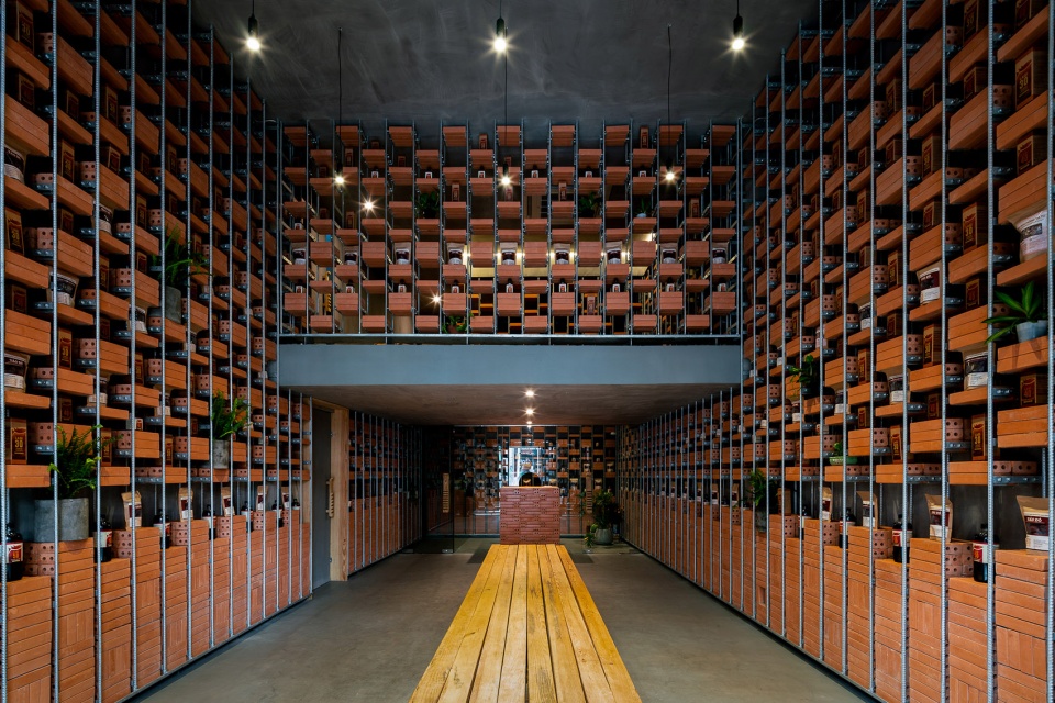 organicare showroom by tropical space