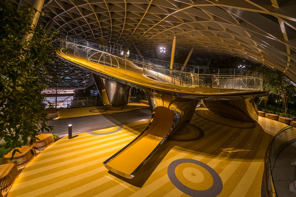the discovery slides at jewel changi airport complex by carve playpoint