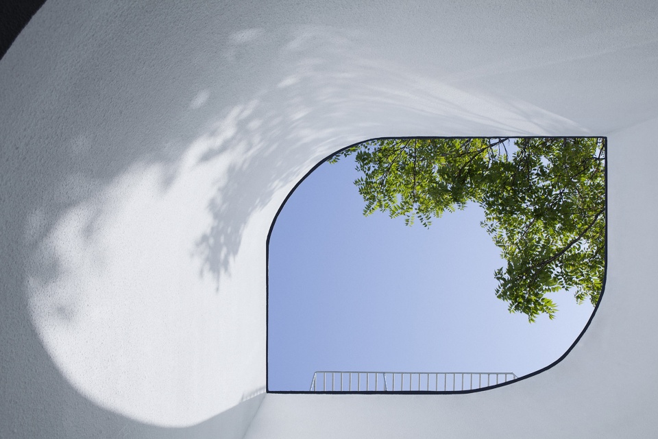 baitasi hutong gallery in beijing china by dna design and architecture studio
