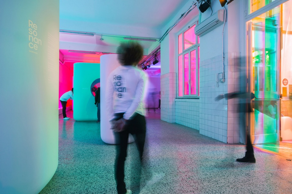 resonance installation by vave studio cheil worldwide