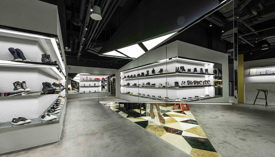 by in shanghai china by spacemen