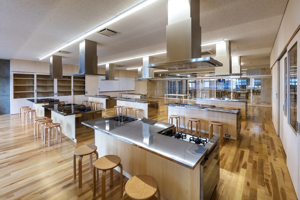 hokota south primary school by mikami architects