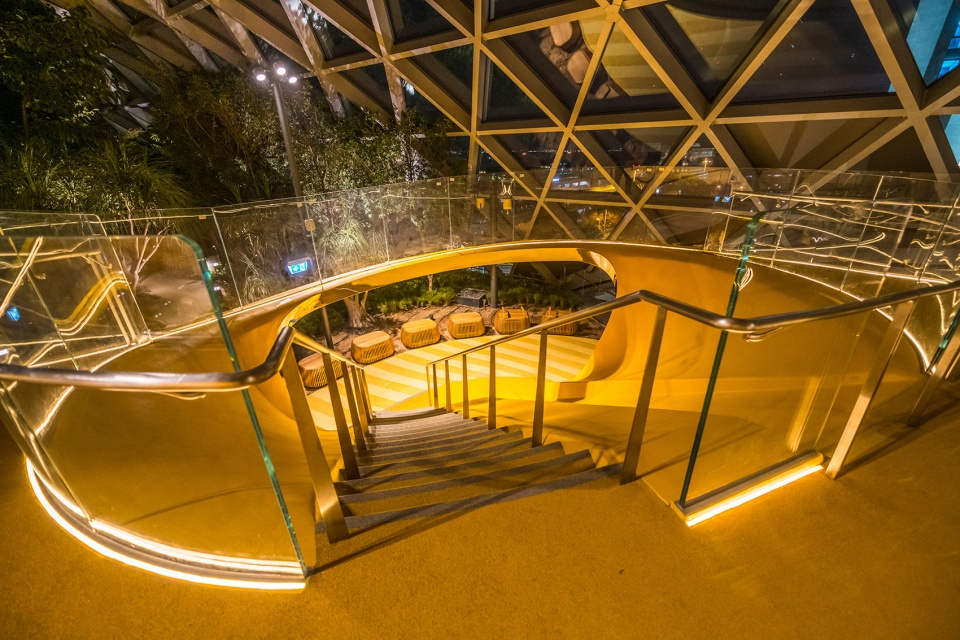 the discovery slides at jewel changi airport complex by carve playpoint
