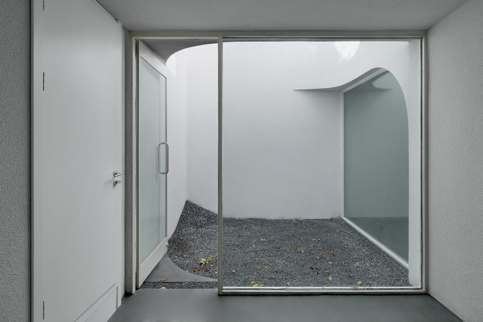 baitasi hutong gallery in beijing china by dna design and architecture studio