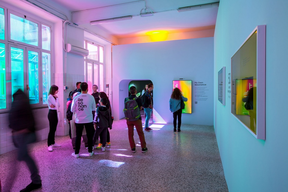 resonance installation by vave studio cheil worldwide