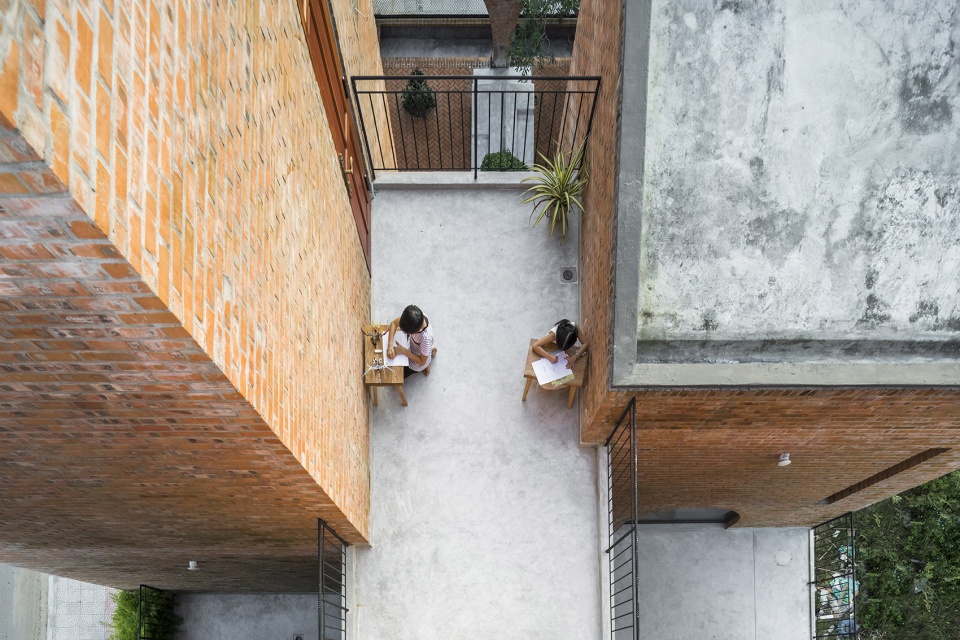 cuckoo house by tropical space