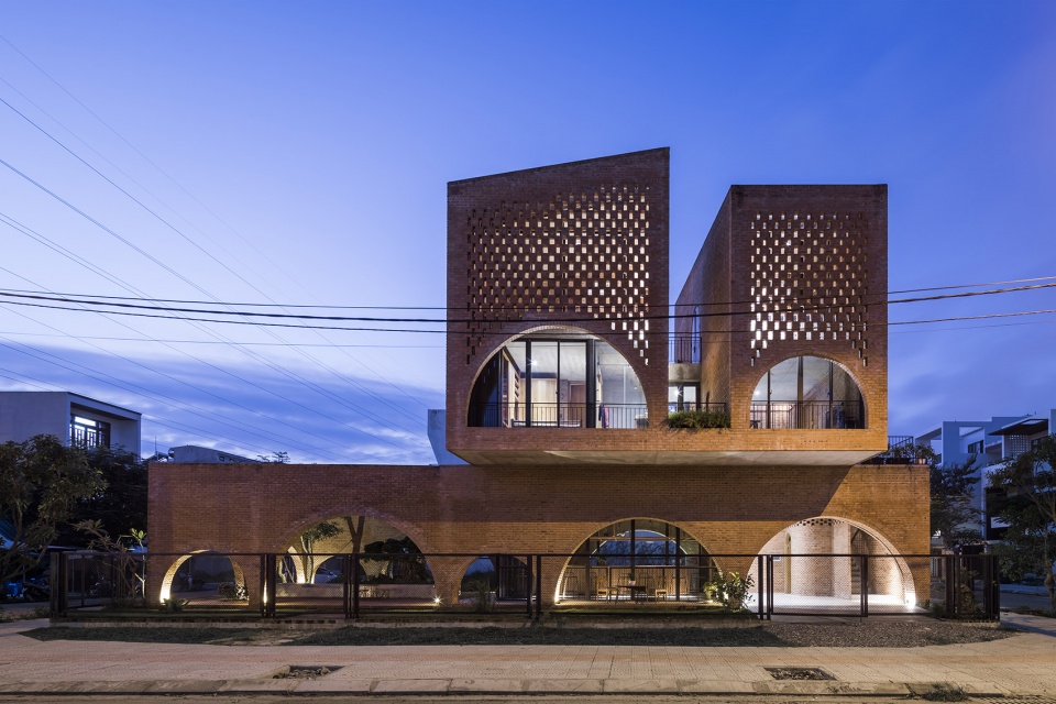 cuckoo house by tropical space