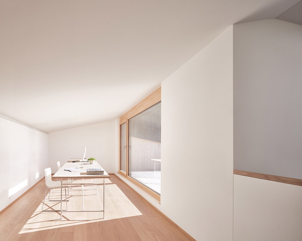 semi detached house on a hillside by mwarchitekten
