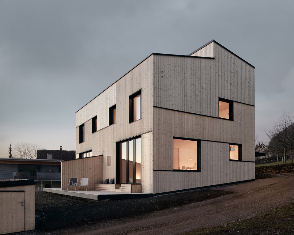 semi detached house on a hillside by mwarchitekten