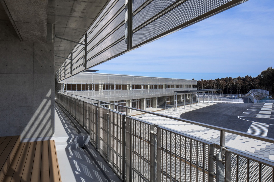 hokota south primary school by mikami architects