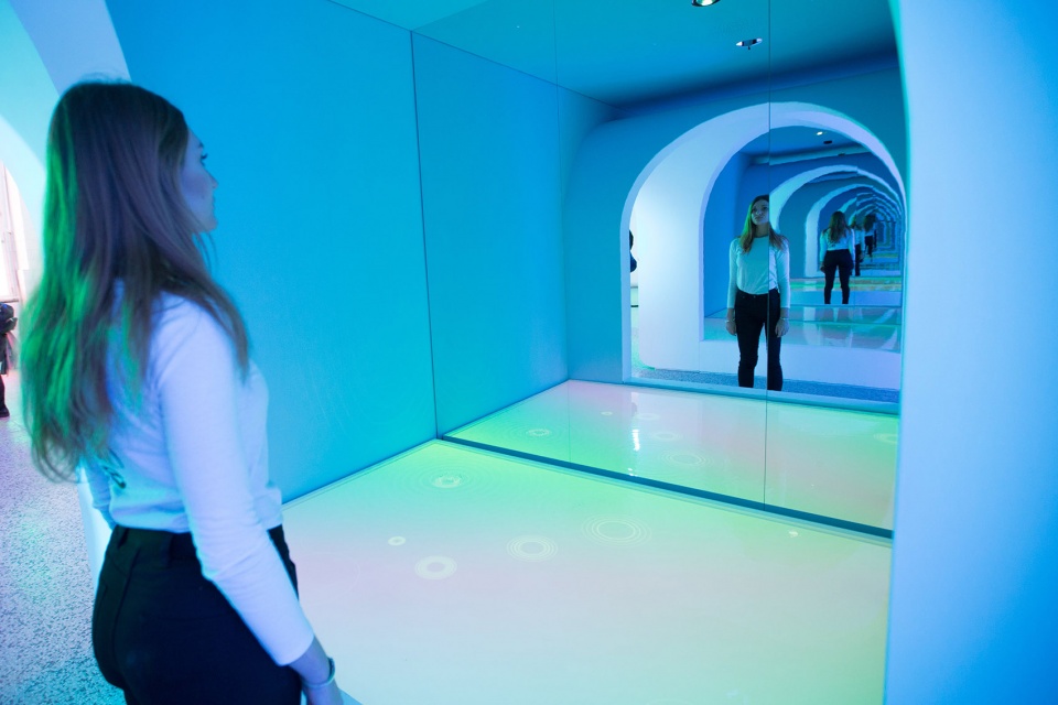 resonance installation by vave studio cheil worldwide