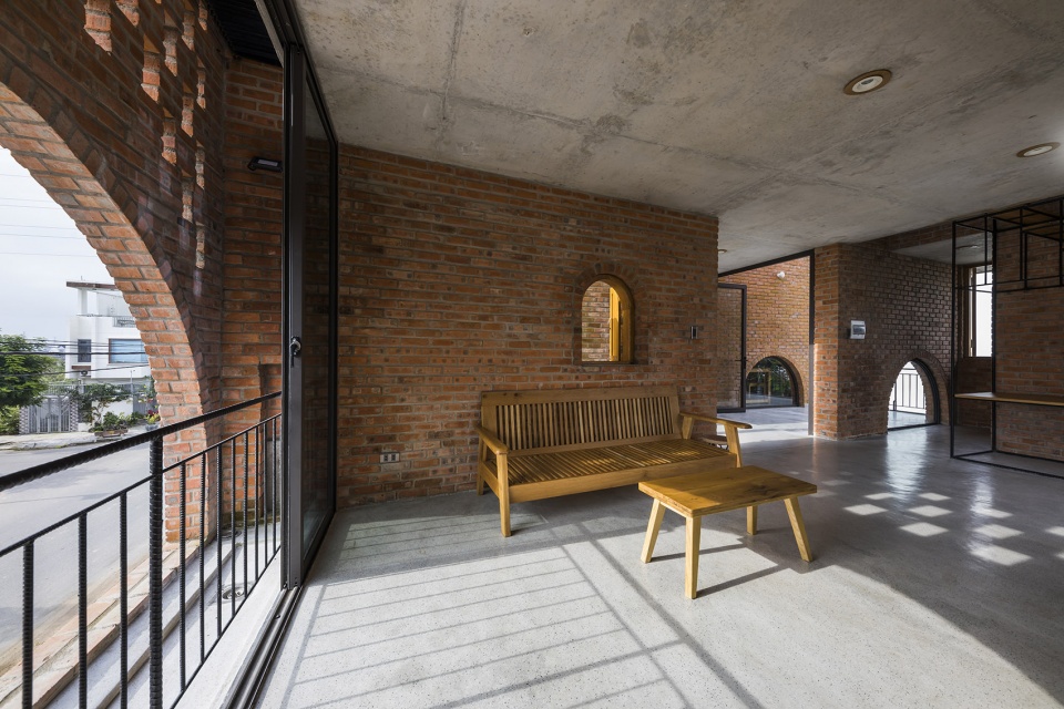 cuckoo house by tropical space