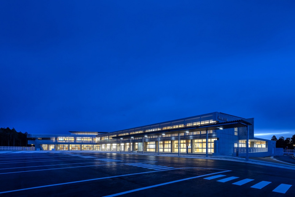 hokota south primary school by mikami architects