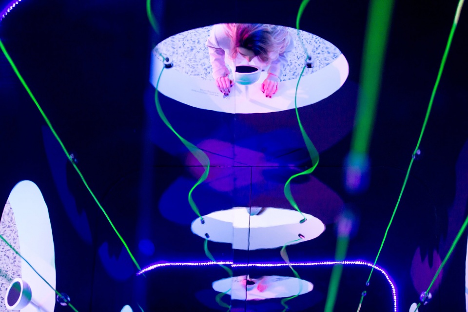 resonance installation by vave studio cheil worldwide