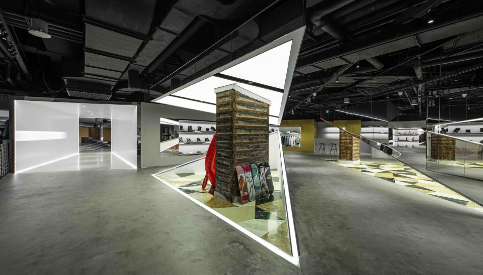 by in shanghai china by spacemen