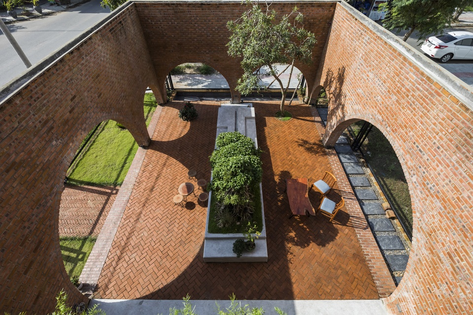 cuckoo house by tropical space