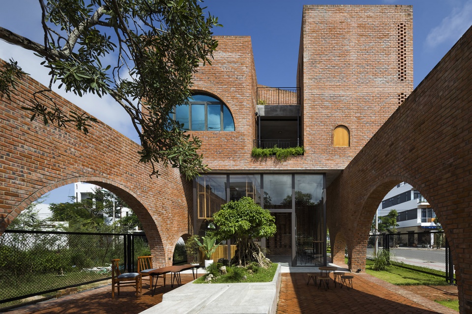 cuckoo house by tropical space