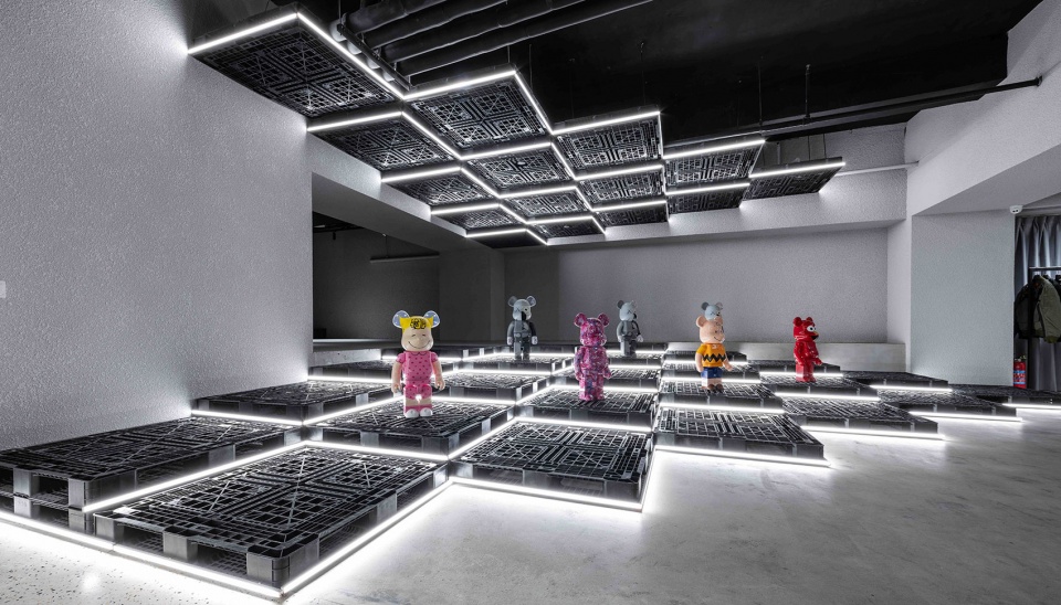 by in shanghai china by spacemen