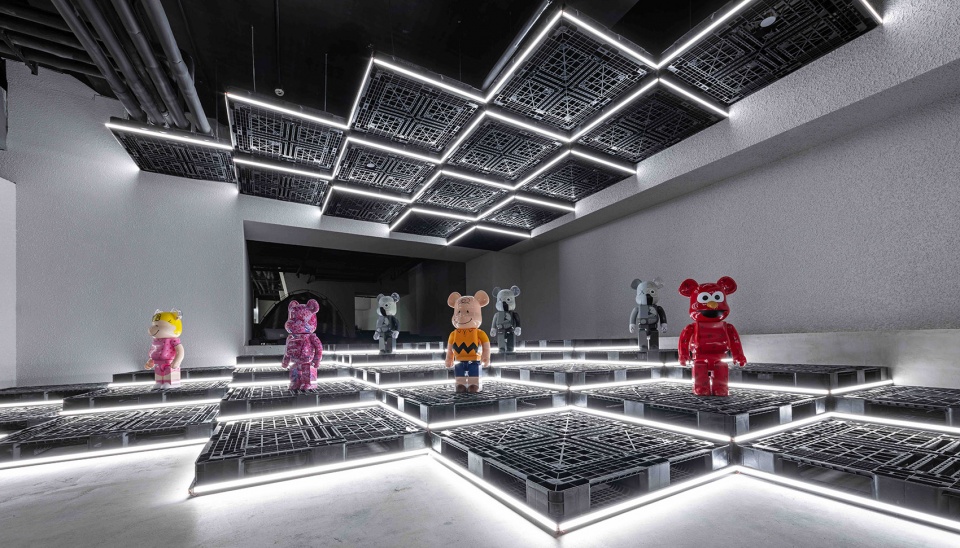 by in shanghai china by spacemen