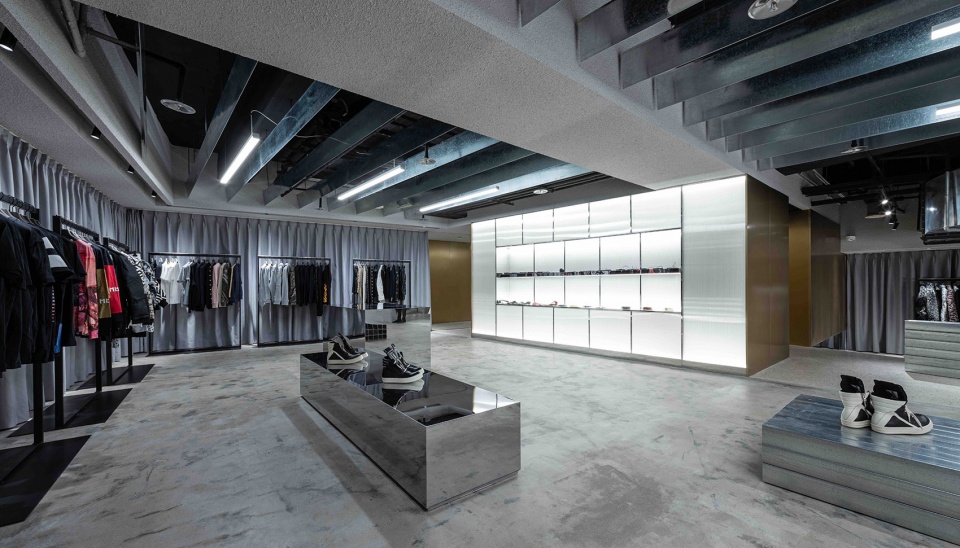 by in shanghai china by spacemen