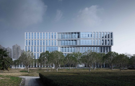 090-complex-building-of-zhejiang-university-ningbo-institute-of-technology-china-by-the-architectural-design-research-institute-of-zhejiang-university-472x303.jpg