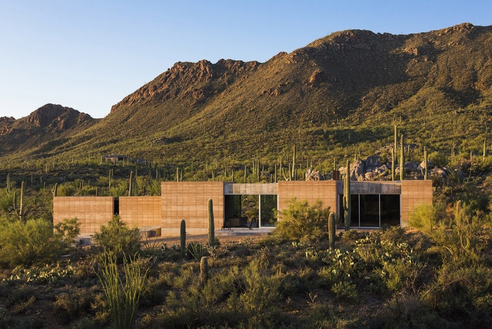 Tucson Mountain Retreat by DUST 960x642