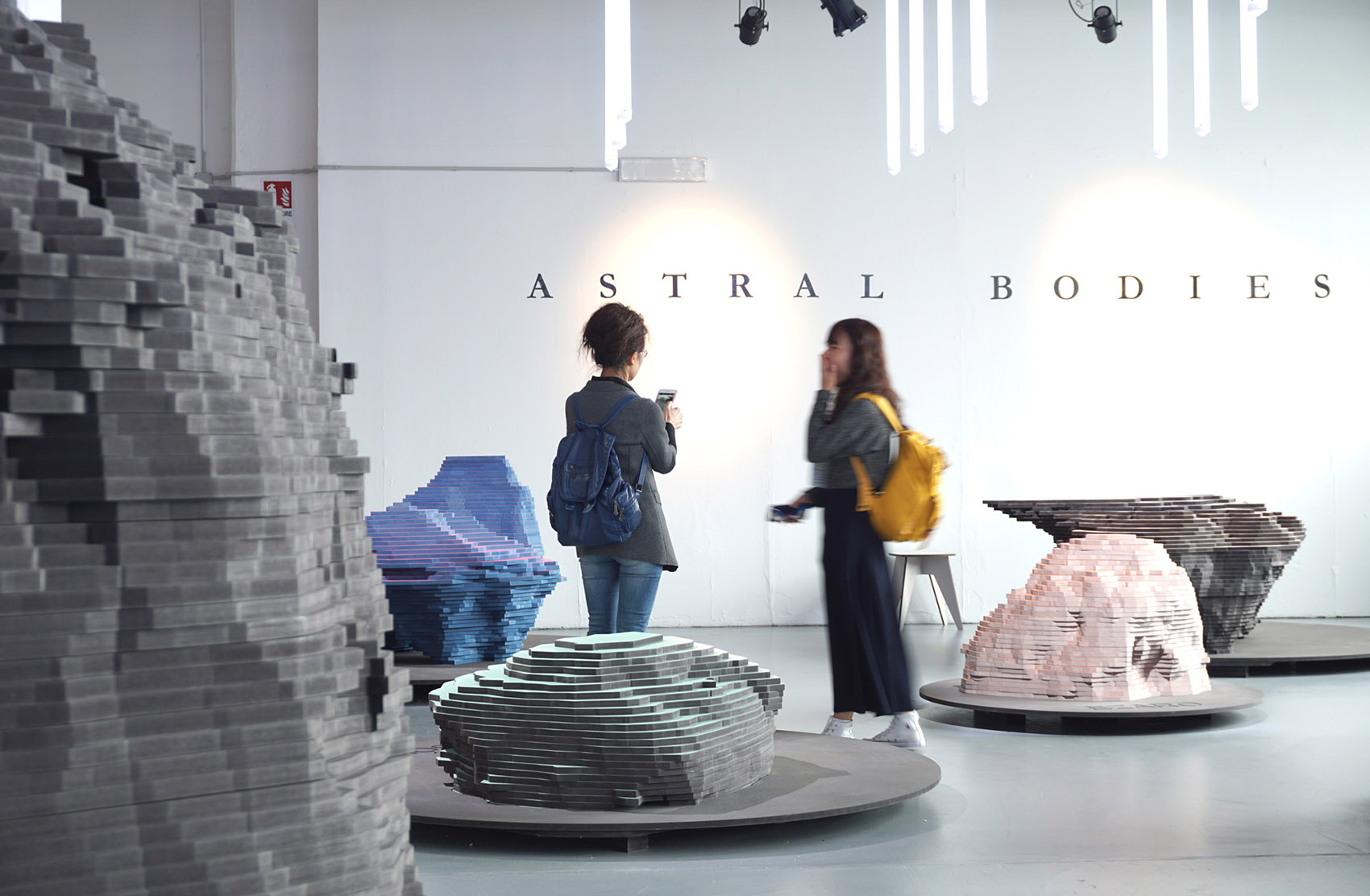 星体雕塑展米兰enormestudiovitaminartefinsa