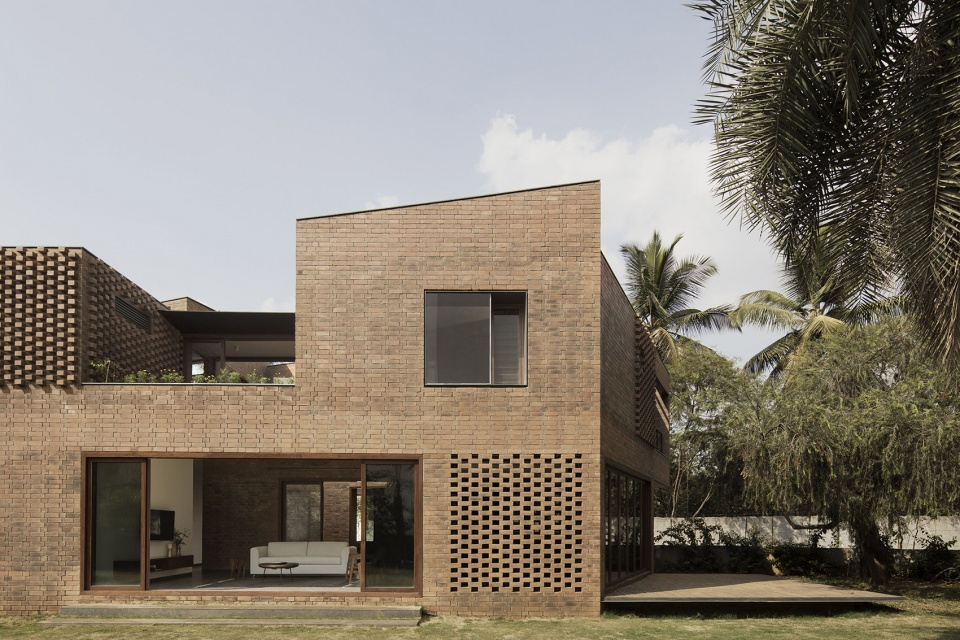 brick house by collectiveproject