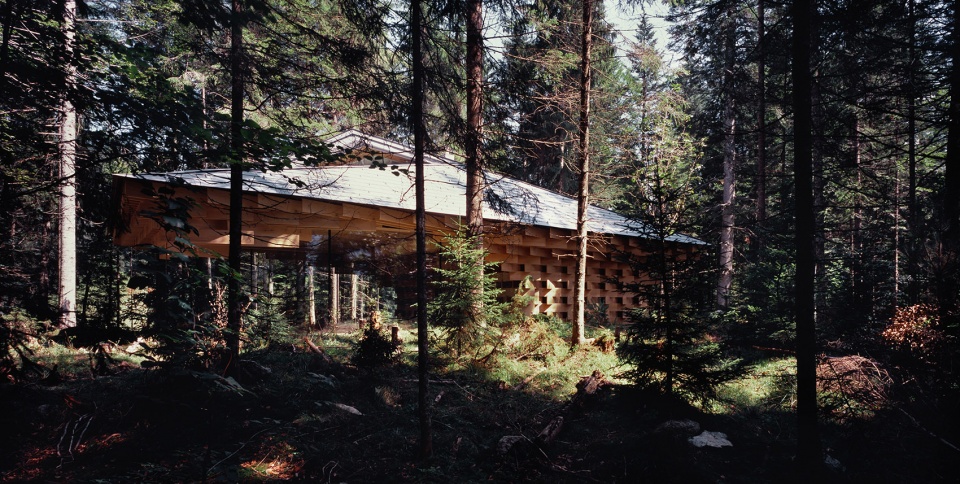 woodpile by kengo kuma and associates
