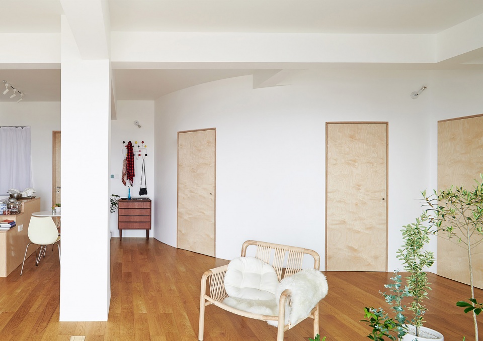 apartment for an elderly couple in shaoxing china by atelier he haibo