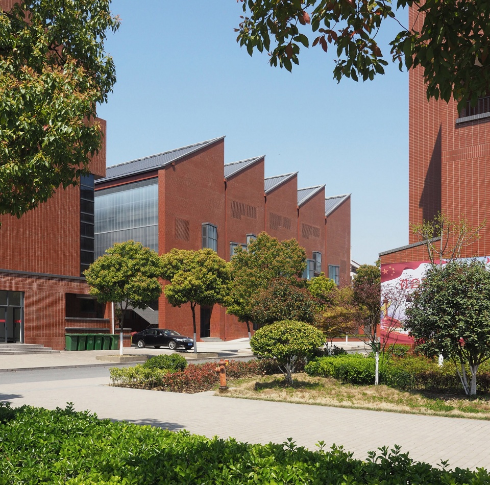 jinhong middle school gymnasium china by le architects