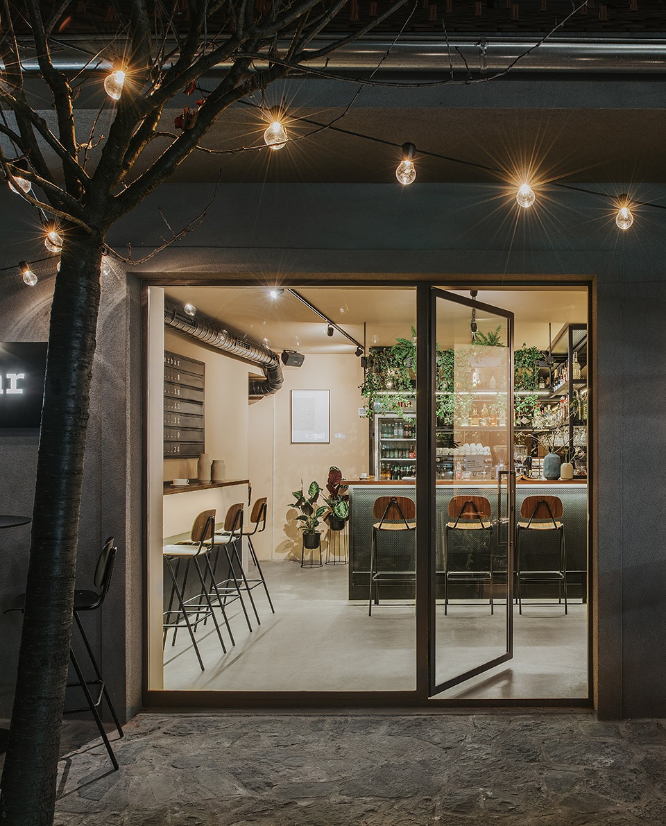regular bar by regular company