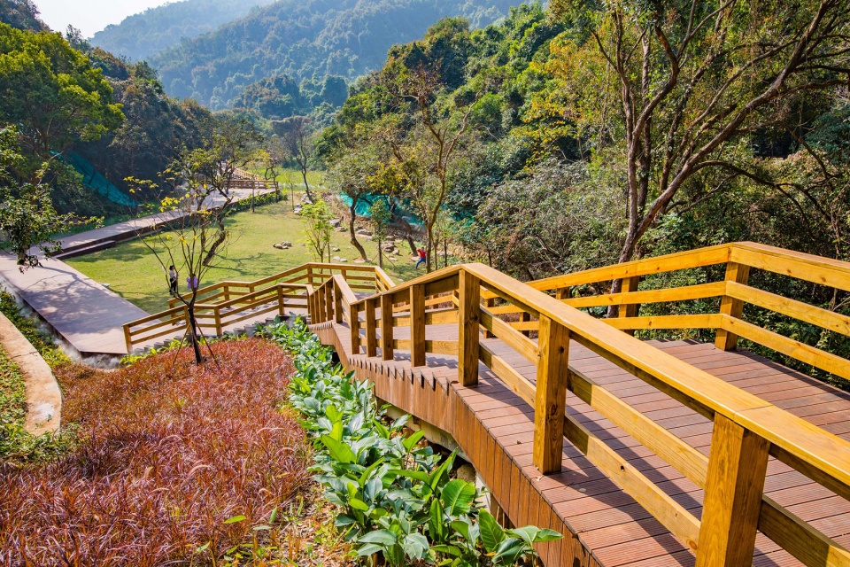 shenzhen longhua greenway yangtaishan section china by lay out planning consultants co ltd